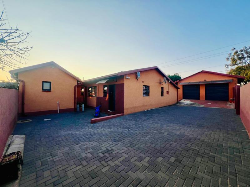 5 Bedroom Property for Sale in Mabopane North West
